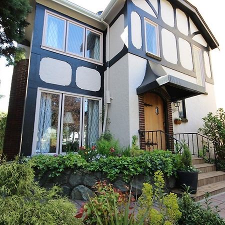 The English Bay Inn Langley Bagian luar foto