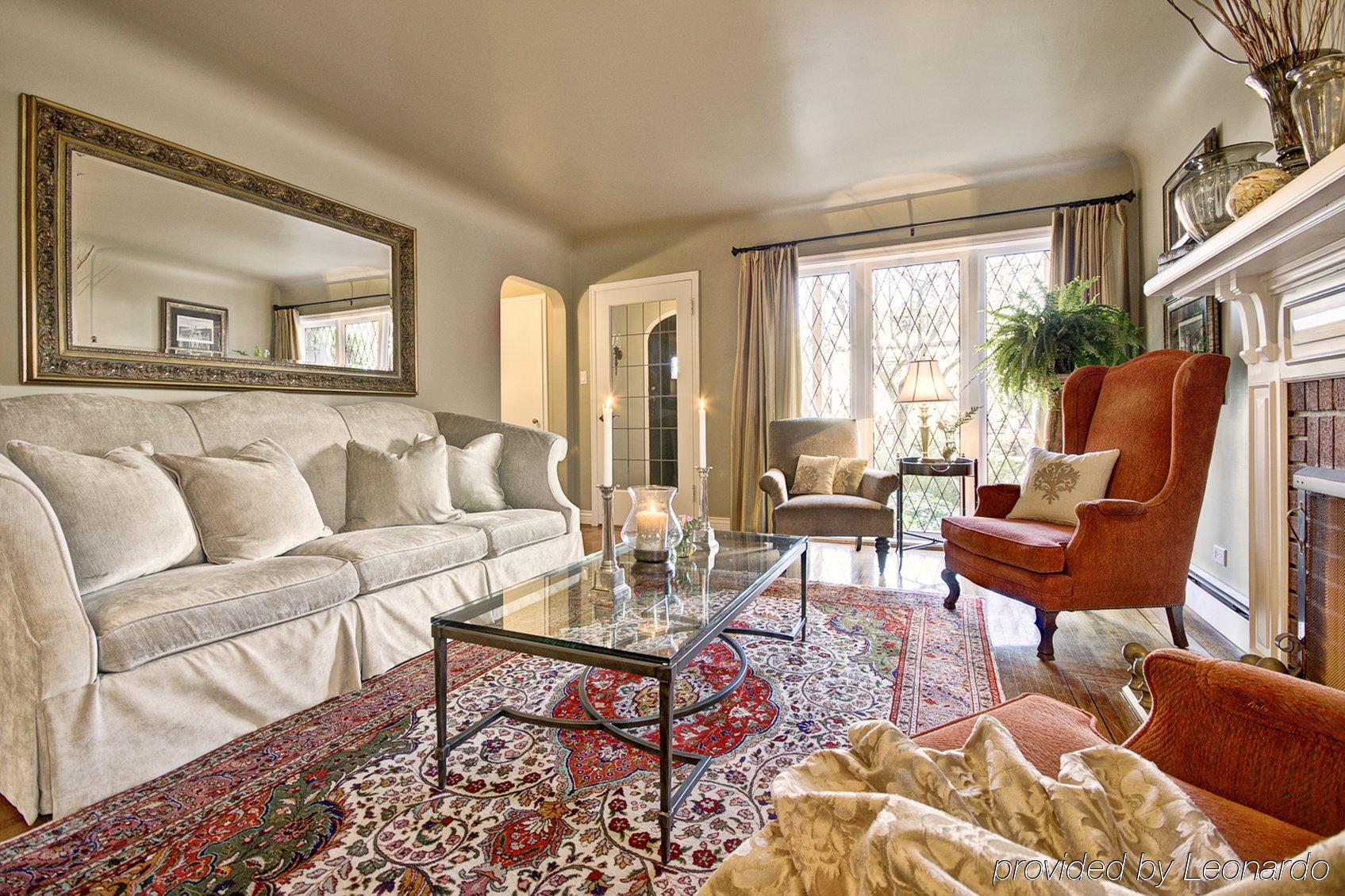 The English Bay Inn Langley Bagian luar foto