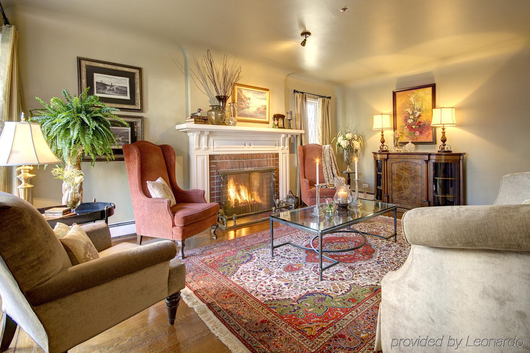The English Bay Inn Langley Bagian luar foto