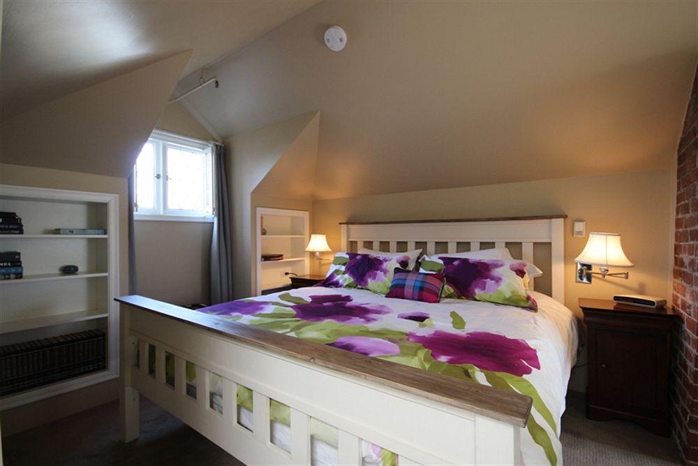The English Bay Inn Langley Bagian luar foto