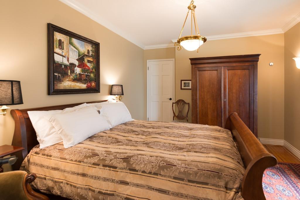 The English Bay Inn Langley Bagian luar foto