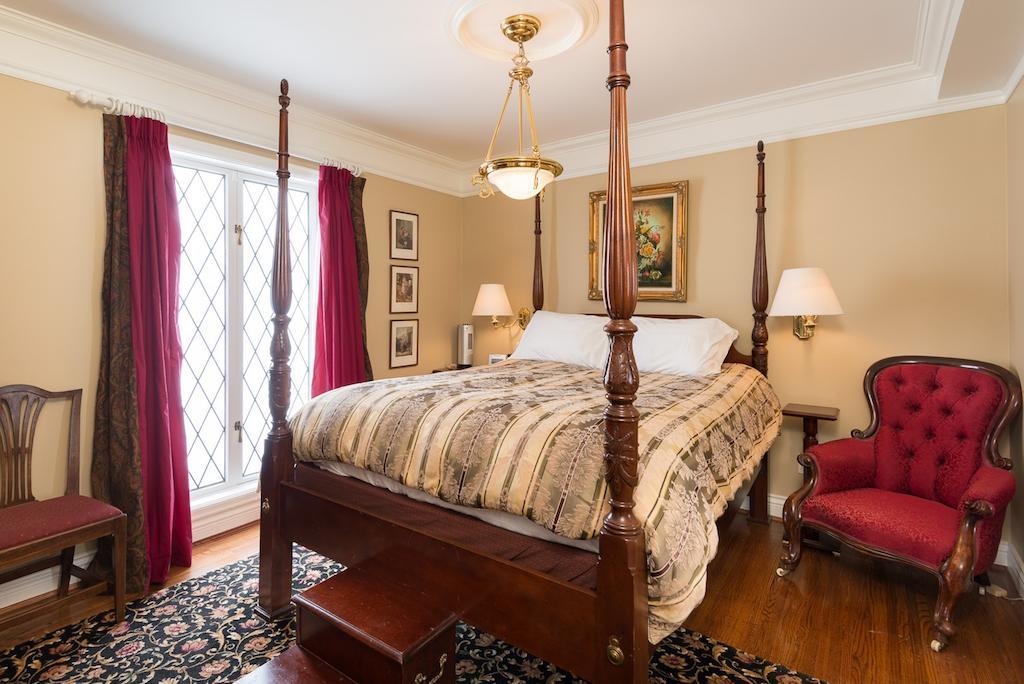 The English Bay Inn Langley Bagian luar foto