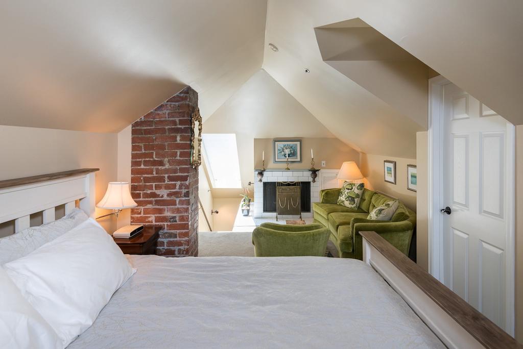 The English Bay Inn Langley Bagian luar foto
