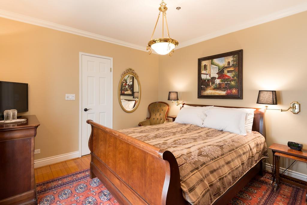 The English Bay Inn Langley Bagian luar foto