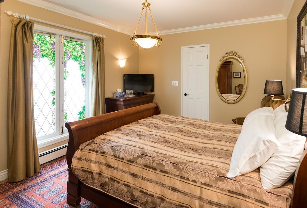 The English Bay Inn Langley Bagian luar foto
