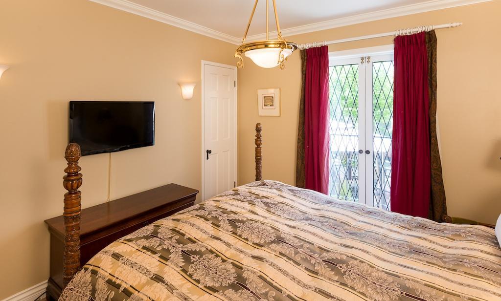 The English Bay Inn Langley Bagian luar foto