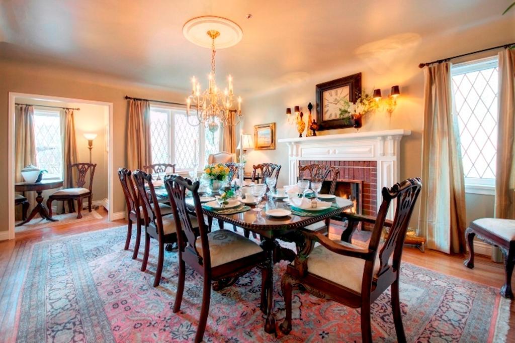 The English Bay Inn Langley Bagian luar foto