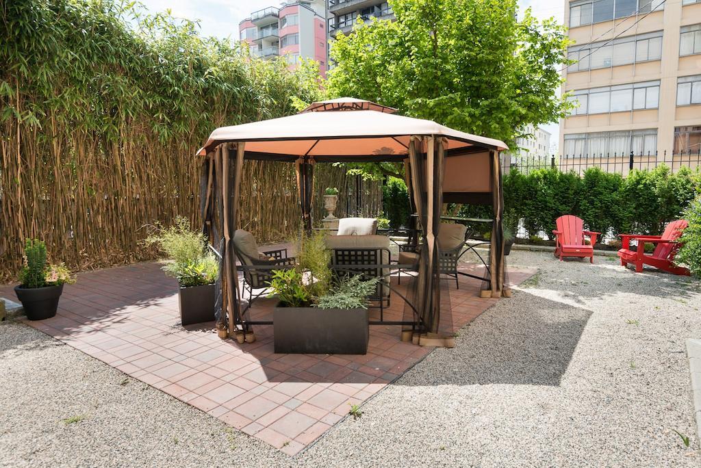 The English Bay Inn Langley Bagian luar foto