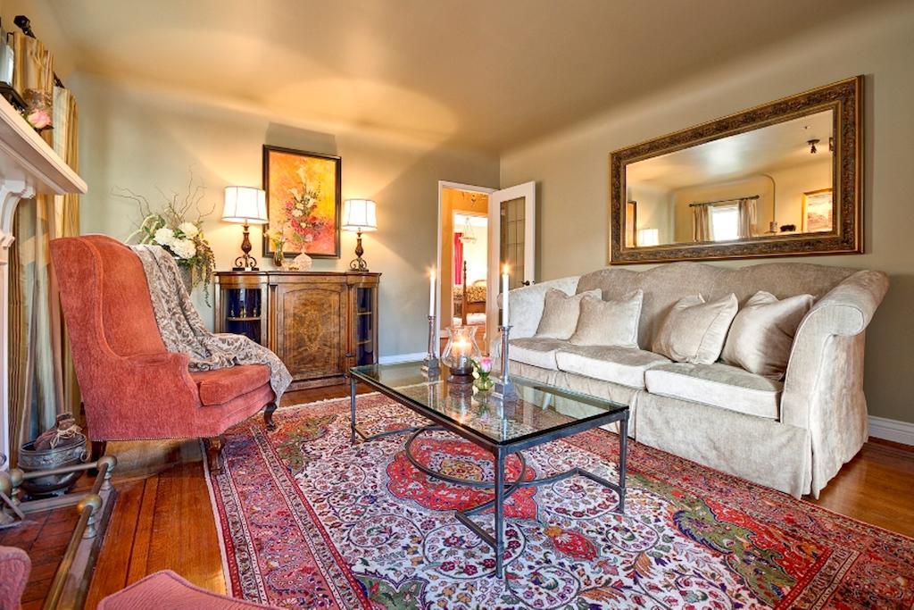 The English Bay Inn Langley Bagian luar foto