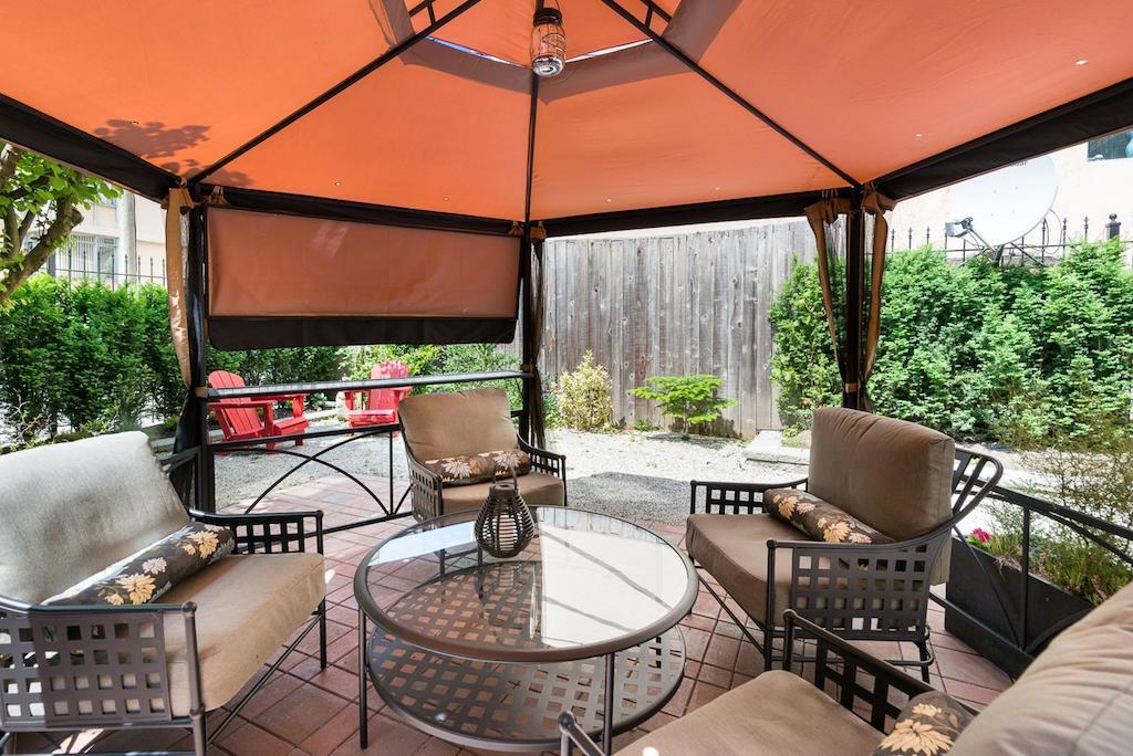 The English Bay Inn Langley Bagian luar foto
