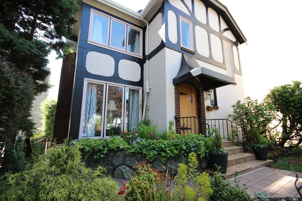 The English Bay Inn Langley Bagian luar foto