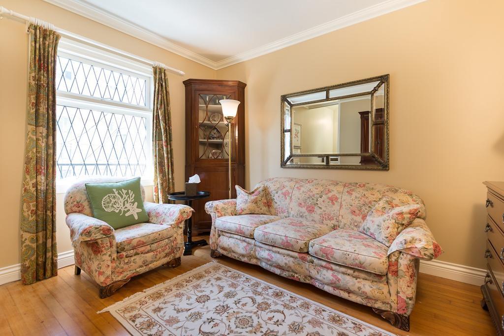 The English Bay Inn Langley Bagian luar foto
