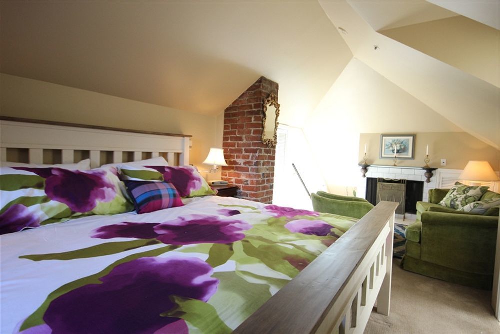The English Bay Inn Langley Bagian luar foto