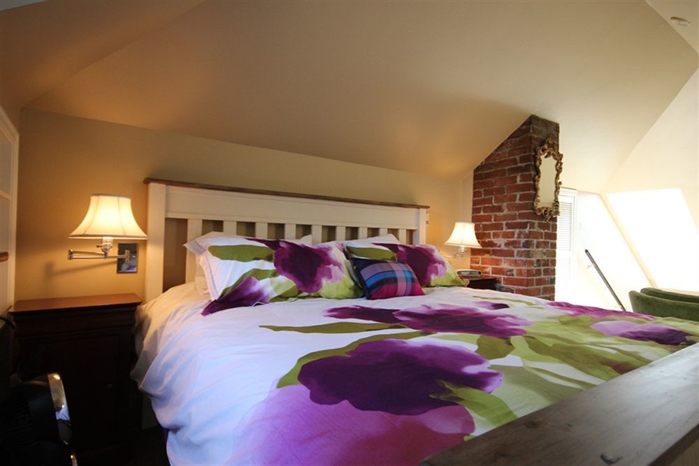 The English Bay Inn Langley Bagian luar foto