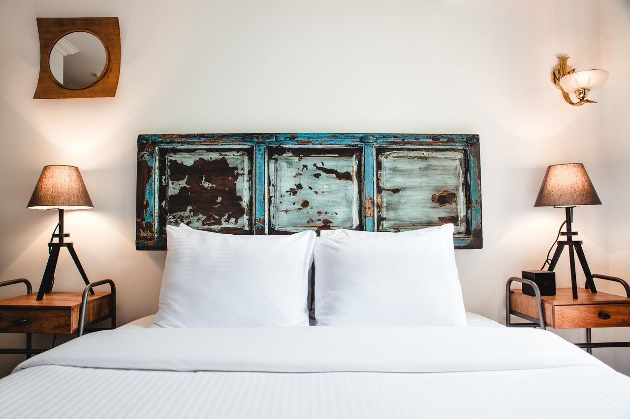 The English Bay Inn Langley Bagian luar foto