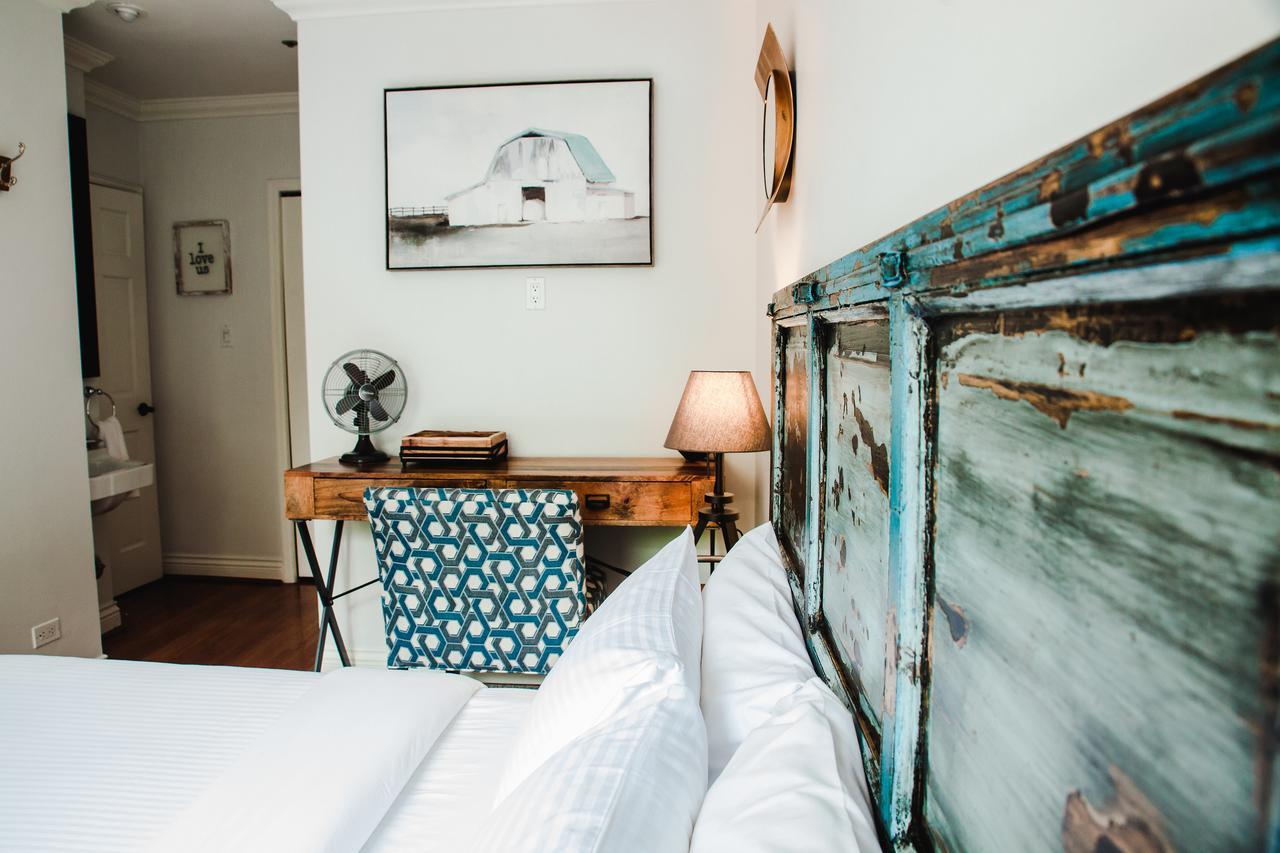 The English Bay Inn Langley Bagian luar foto