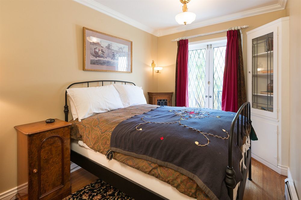 The English Bay Inn Langley Bagian luar foto